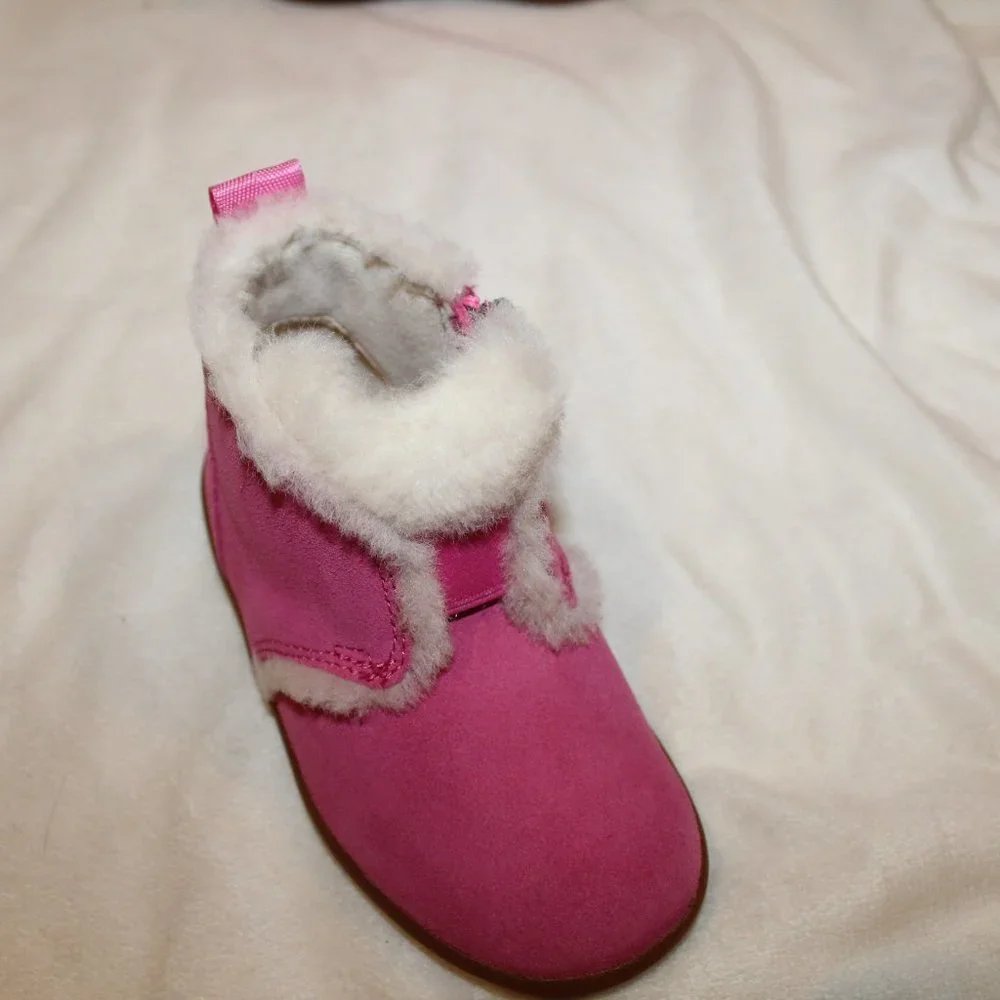 NIB UGG‎